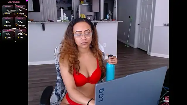 RylHoneyy online show from June 20, 2026, 7:49 pm