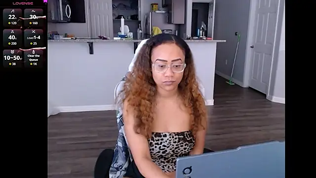RylHoneyy online show from June 21, 2026, 6:43 pm