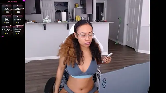 RylHoneyy online show from June 25, 2026, 5:39 pm