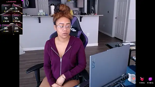 RylHoneyy online show from July 27, 2026, 6:48 pm