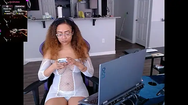 RylHoneyy online show from August 3, 2026, 6:55 pm