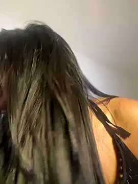 WHAAATTTTTTTTTT online show from October 1, 2025, 6:25 pm