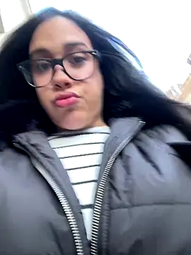 WHAAATTTTTTTTTT online show from December 18, 2025, 2:23 pm