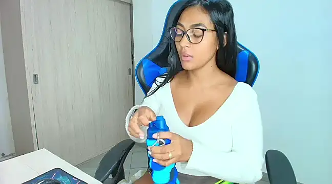 sophiax-x online show from December 10, 2024, 12:05 pm