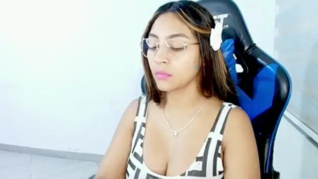 sophiax-x online show from June 25, 2026, 9:03 am