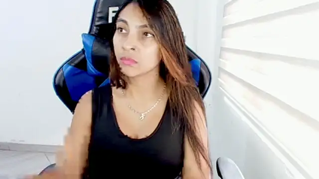 sophiax-x online show from August 3, 2026, 2:44 pm