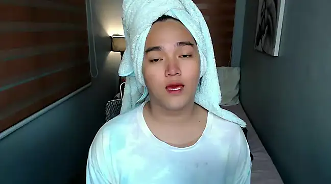 Snapshot of MoaningKylie chatting on December 17, 2024, 9:07 am MoaningKylie online show from December 17, 2024, 9:07 am