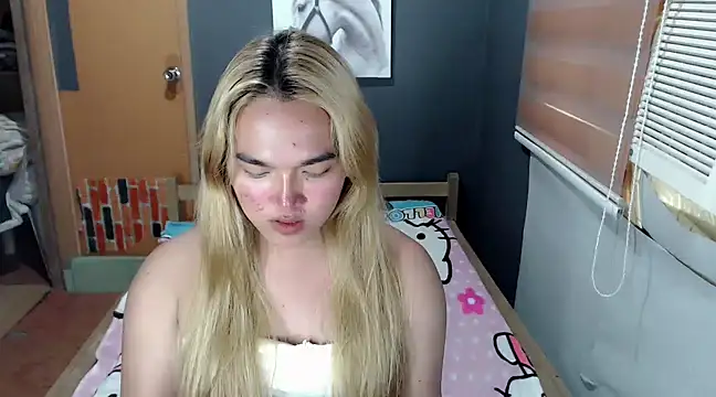 Snapshot of MoaningKylie chatting on March 21, 2025, 5:43 am MoaningKylie online show from March 21, 2025, 5:43 am