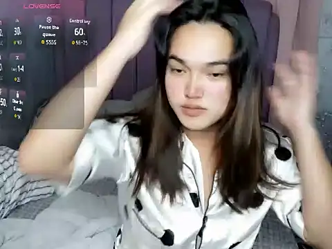 Snapshot of MoaningKylie chatting on March 12, 2026, 1:12 am MoaningKylie online show from March 12, 2026, 1:12 am