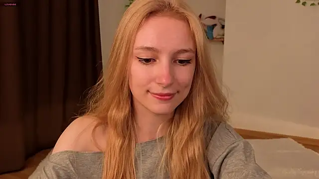 berrry girl online show from May 13, 2026, 11:40 am