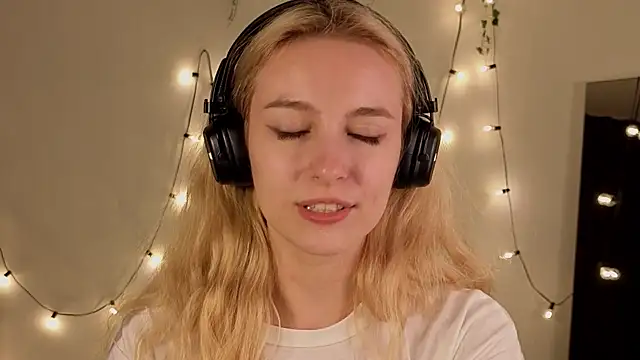 berrry girl online show from July 3, 2026, 4:24 pm