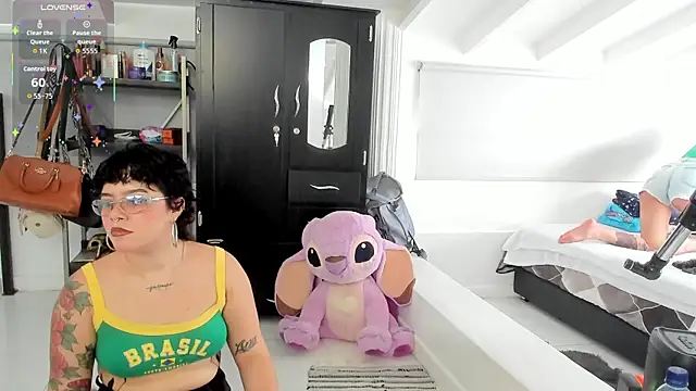 Amy art online show from April 24, 2026, 9:39 pm