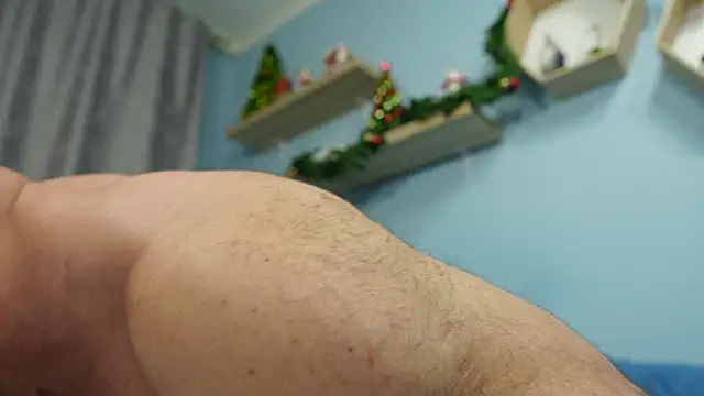 Snapshot of Muscle_Bear chatting on January 11, 2025, 7:49 am Muscle Bear online show from January 11, 2025, 7:49 am