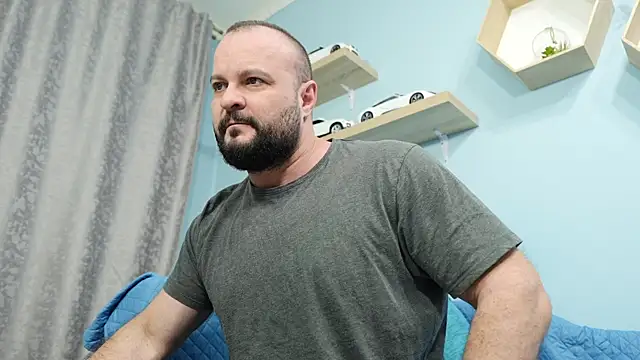 Snapshot of Muscle_Bear chatting on February 3, 2025, 2:02 pm Muscle Bear online show from February 3, 2025, 2:02 pm