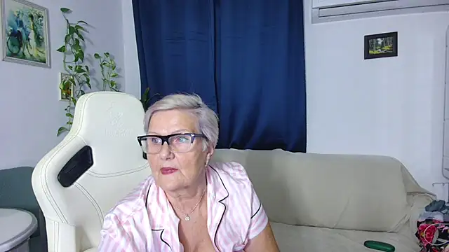 Selenna57 online show from November 27, 2025, 6:43 pm