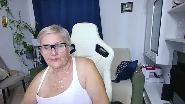 Selenna57 online show from April 20, 2026, 5:48 pm