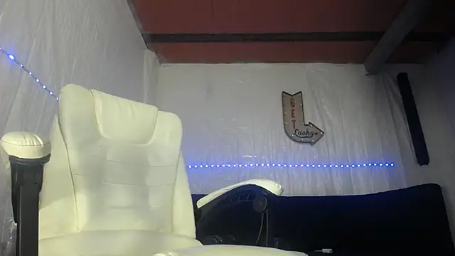 Snapshot of Carlo_yates chatting on June 7, 2026, 10:57 pm Carlo yates online show from June 7, 2026, 10:57 pm
