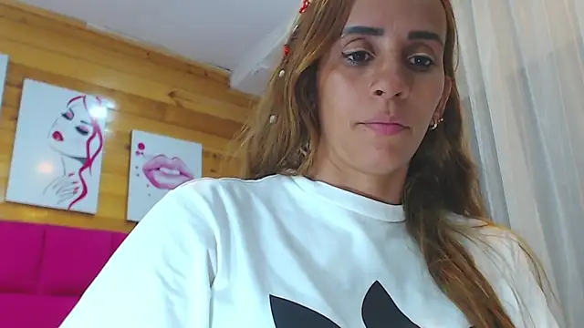 Amber Moore online show from February 4, 2025, 10:55 pm