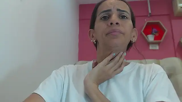 Amber Moore online show from October 4, 2025, 3:43 pm