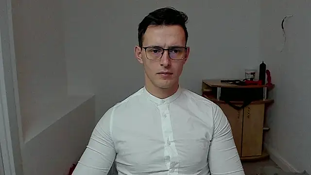 sexxymuscles4u online show from January 8, 2025, 10:15 am