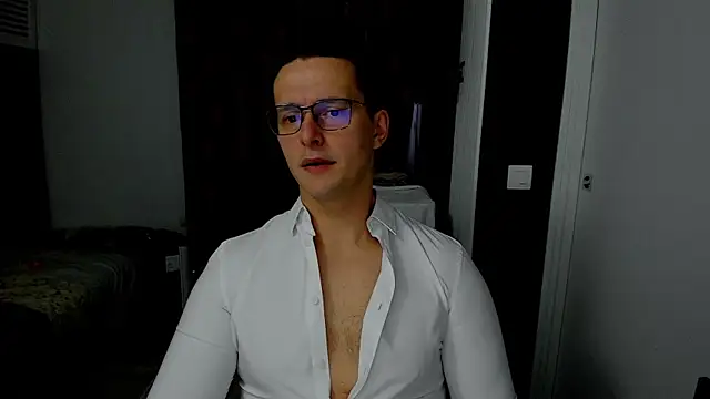 sexxymuscles4u online show from November 18, 2025, 10:31 am