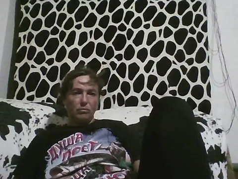 Snapshot of CathySuns chatting on October 24, 2025, 6:37 pm CathySuns online show from October 24, 2025, 6:37 pm