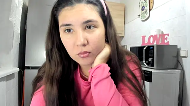 MiaMarrone online show from November 25, 2025, 3:45 pm