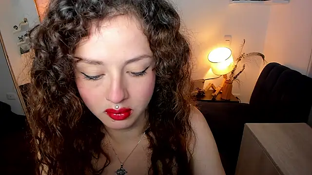 Cassandra Caiin online show from May 7, 2026, 2:28 am