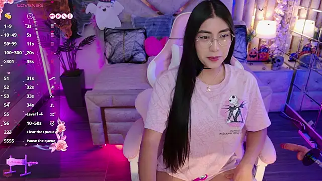 Snapshot of shanon- chatting on October 21, 2025, 9:15 pm shanon- online show from October 21, 2025, 9:15 pm