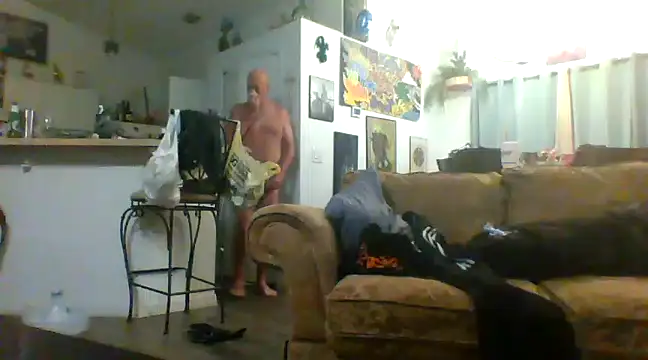 Snapshot of Yankeedave420 chatting on December 16, 2024, 1:53 am Yankeedave420 online show from December 16, 2024, 1:53 am