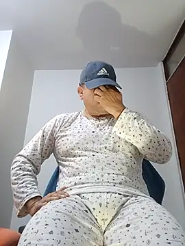 chicoguapo8 online show from September 27, 2025, 1:05 pm