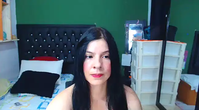 Estefani 32 online show from December 20, 2024, 8:23 pm