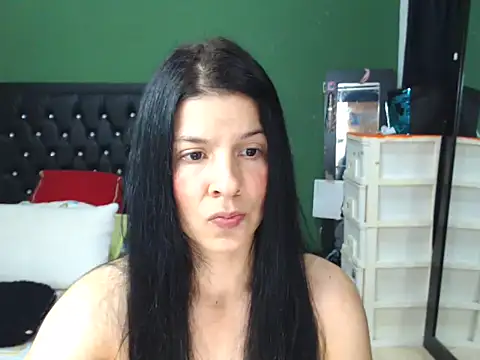 Estefani 32 online show from December 29, 2024, 4:19 pm