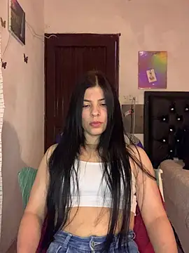 Estefani 32 online show from July 22, 2026, 4:32 pm