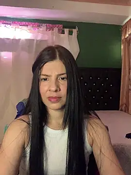 Estefani 32 online show from July 27, 2026, 9:55 pm
