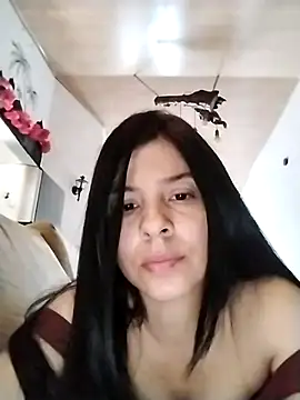 Estefani 32 online show from August 2, 2026, 6:28 pm