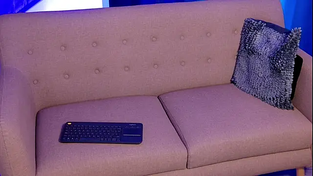 Liam V online show from October 13, 2025, 11:38 pm