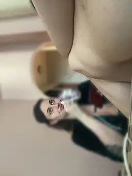 Flossy Vettie online show from May 4, 2026, 2:02 pm