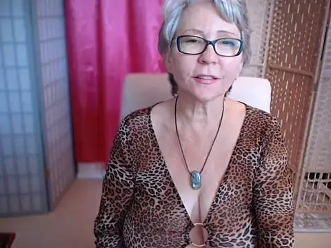 Snapshot of petradaniels chatting on September 29, 2025, 5:29 pm petradaniels online show from September 29, 2025, 5:29 pm