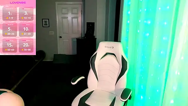 Snapshot of britteebee chatting on October 26, 2025, 8:42 am britteebee online show from October 26, 2025, 8:42 am