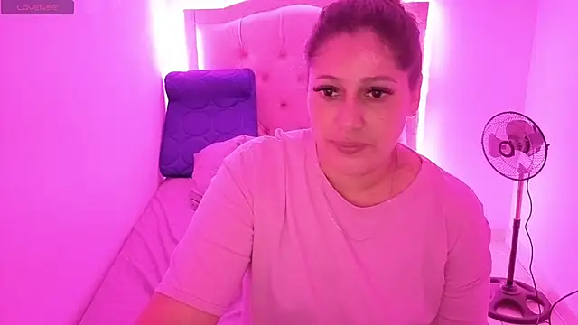 Snapshot of Nazlyy30 chatting on October 3, 2025, 3:58 am Nazlyy30 online show from October 3, 2025, 3:58 am