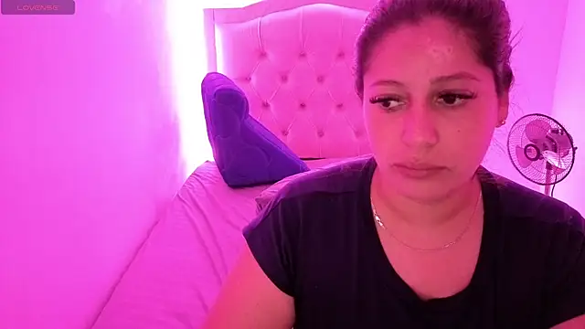 Snapshot of Nazlyy30 chatting on October 4, 2025, 5:38 am Nazlyy30 online show from October 4, 2025, 5:38 am