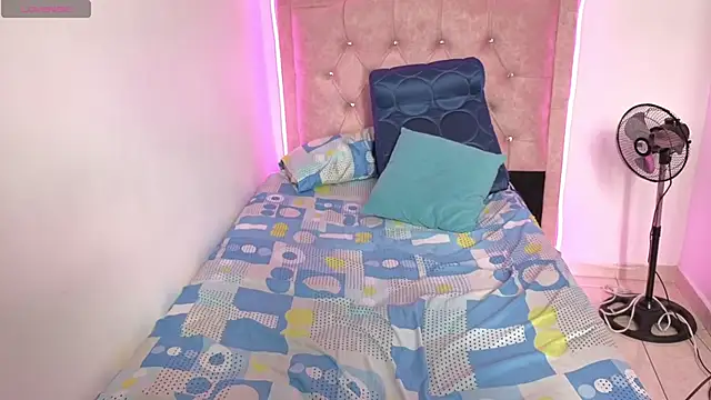 Snapshot of Nazlyy30 chatting on October 17, 2025, 3:47 pm Nazlyy30 online show from October 17, 2025, 3:47 pm