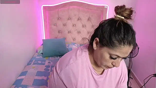 Snapshot of Nazlyy30 chatting on October 26, 2025, 9:31 pm Nazlyy30 online show from October 26, 2025, 9:31 pm