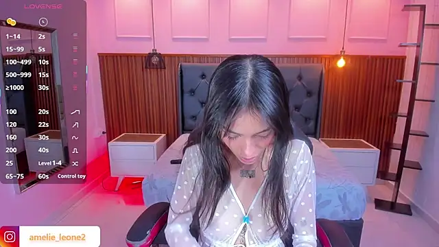 Snapshot of AMELIELEONE chatting on October 7, 2025, 12:24 pm AMELIELEONE online show from October 7, 2025, 12:24 pm