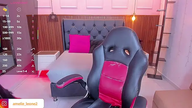 Snapshot of AMELIELEONE chatting on October 8, 2025, 12:25 pm AMELIELEONE online show from October 8, 2025, 12:25 pm