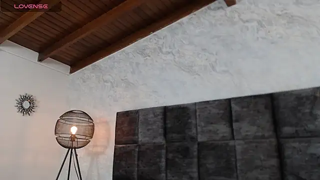 SusanRodriguez  online show from October 8, 2025, 9:12 pm