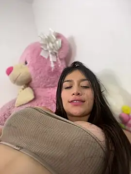 Snapshot of Emmily_19 chatting on March 18, 2025, 6:03 am Emmily 19 online show from March 18, 2025, 6:03 am