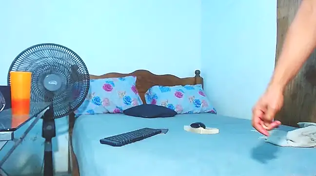 Snapshot of cositarrica_xxx chatting on February 12, 2025, 12:58 am cositarrica xxx online show from February 12, 2025, 12:58 am