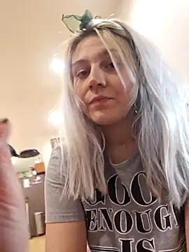 Snapshot of ScarletCallings420 chatting on December 21, 2024, 5:36 am ScarletCallings420 online show from December 21, 2024, 5:36 am